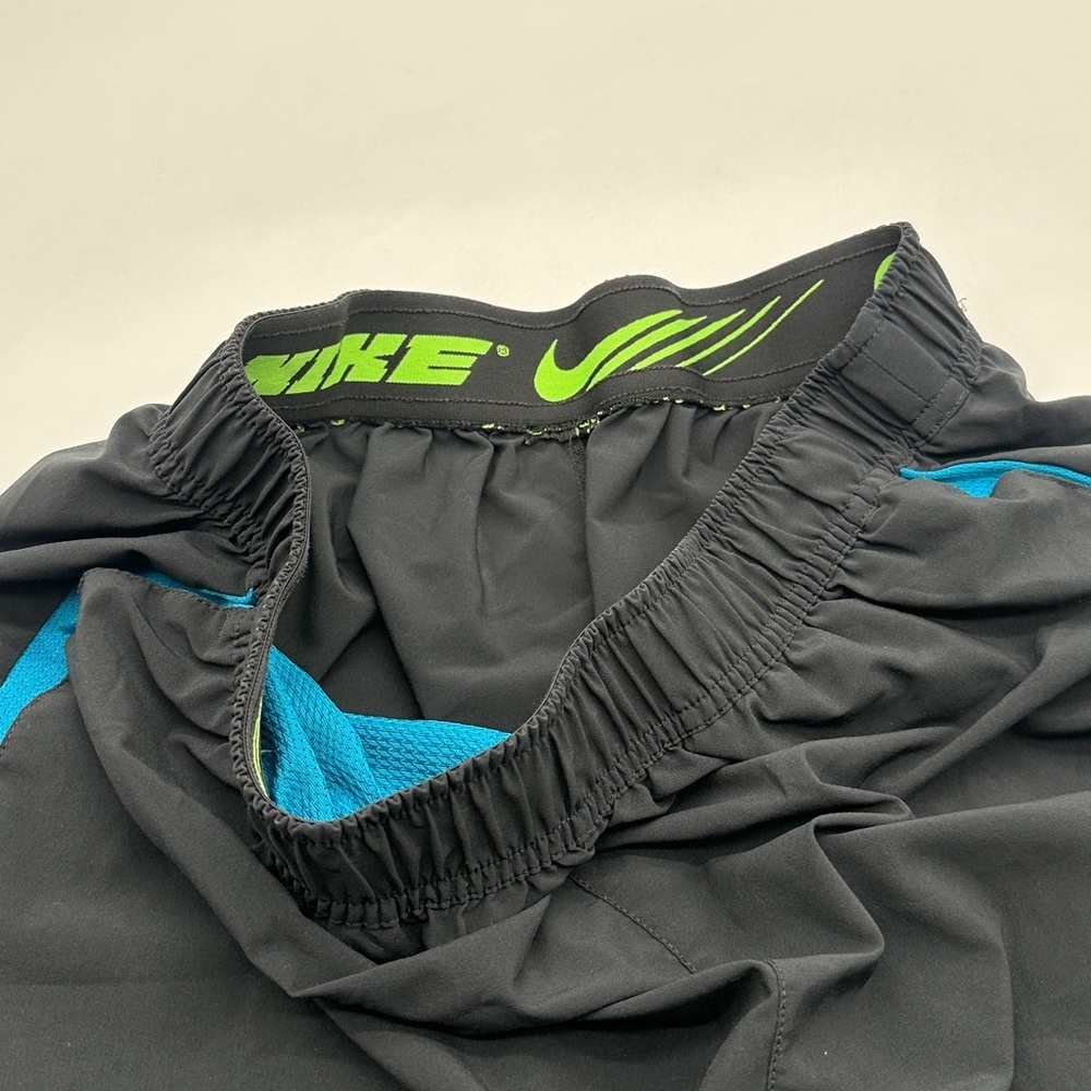 NIKE Sport Clash Logo Training‎ Shorts Medium Black Green Abyss - Picture 4 of 6